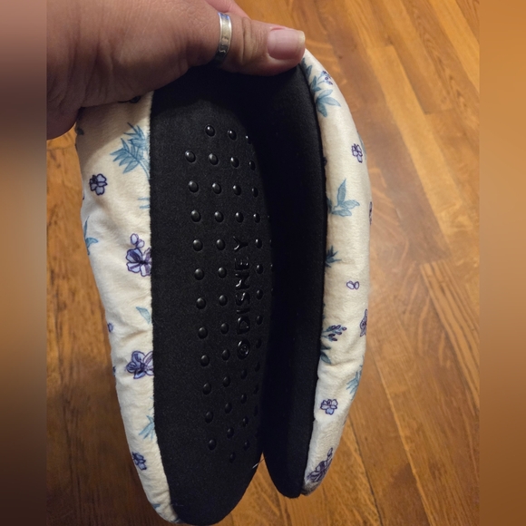 Disney Winnie the Pooh Fuzzy Babba Slipper Socks - Cream - Picture 5 of 5